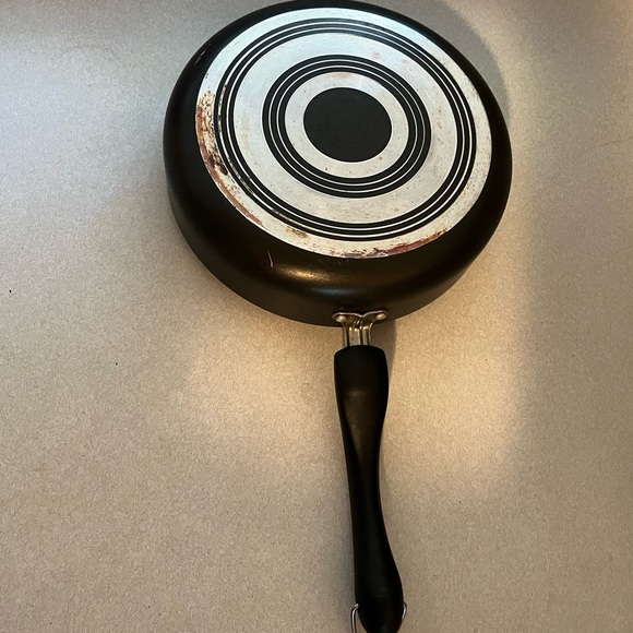 Set of 2 Nonstick Pans - Picture 2 of 8